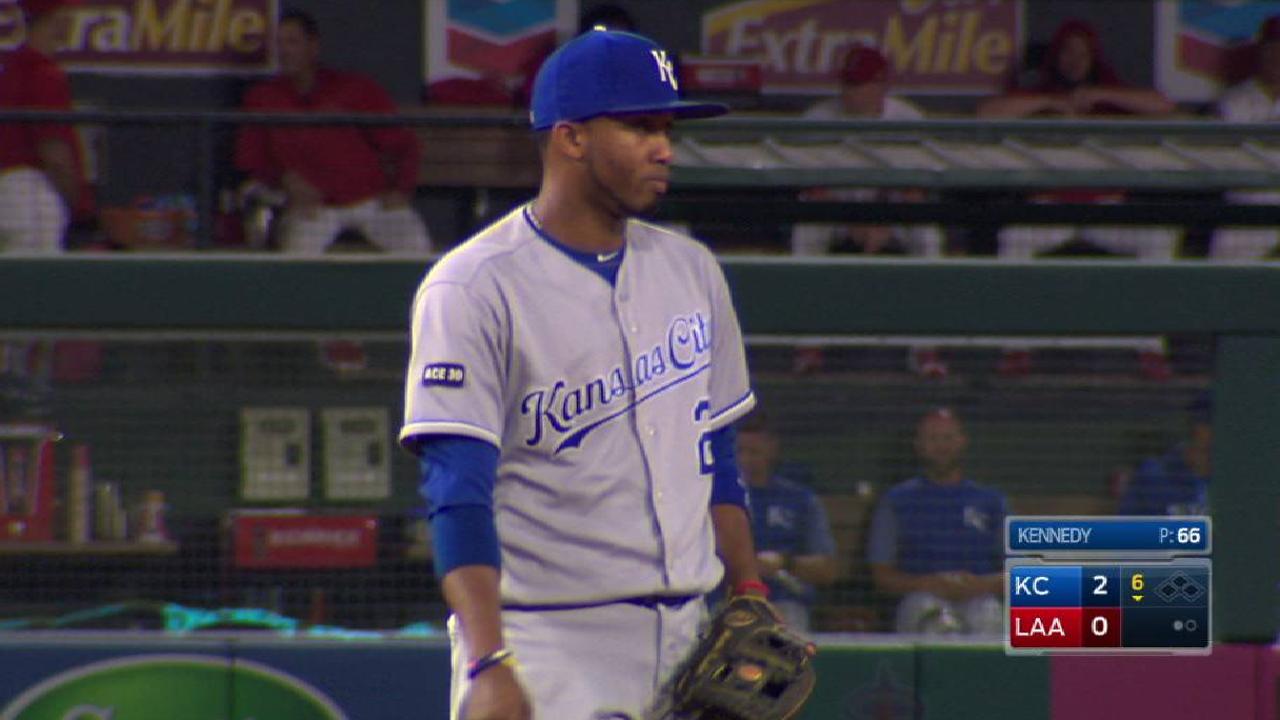 Alcides Escobar aspira a permanecer con los Reales