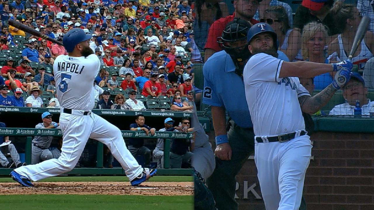 Napoli guía con dos jonrones triunfo de Rangers vs. Marineros