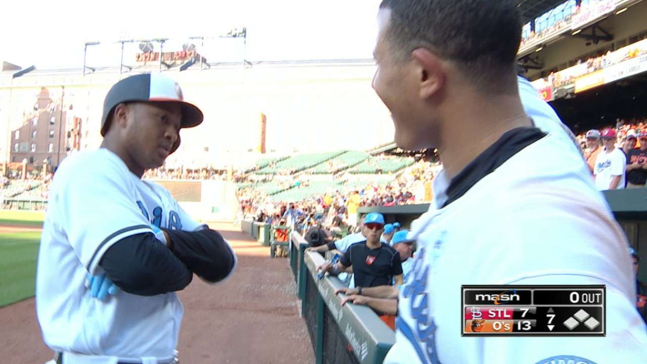 O's ride 5 HRs to win over Waino, Cardinals