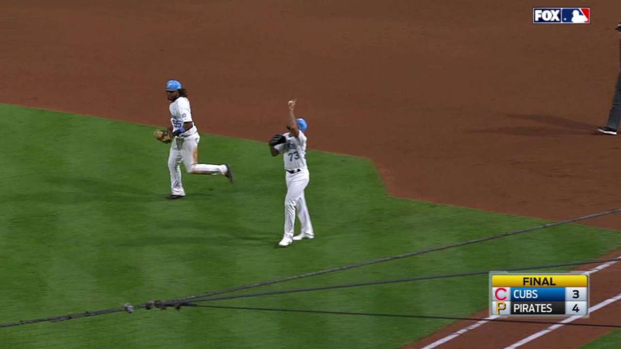 Night after blown save, Pirates finish off Cubs