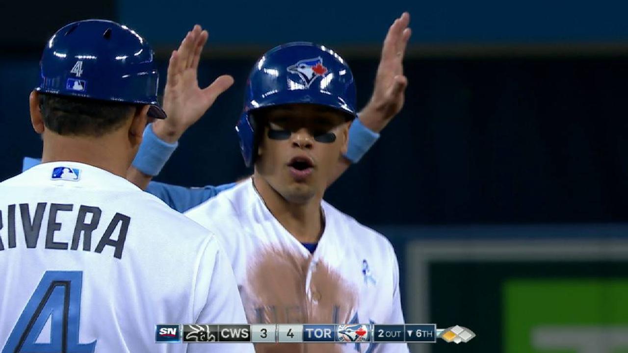 Blue Jays get bats Goins to beat White Sox