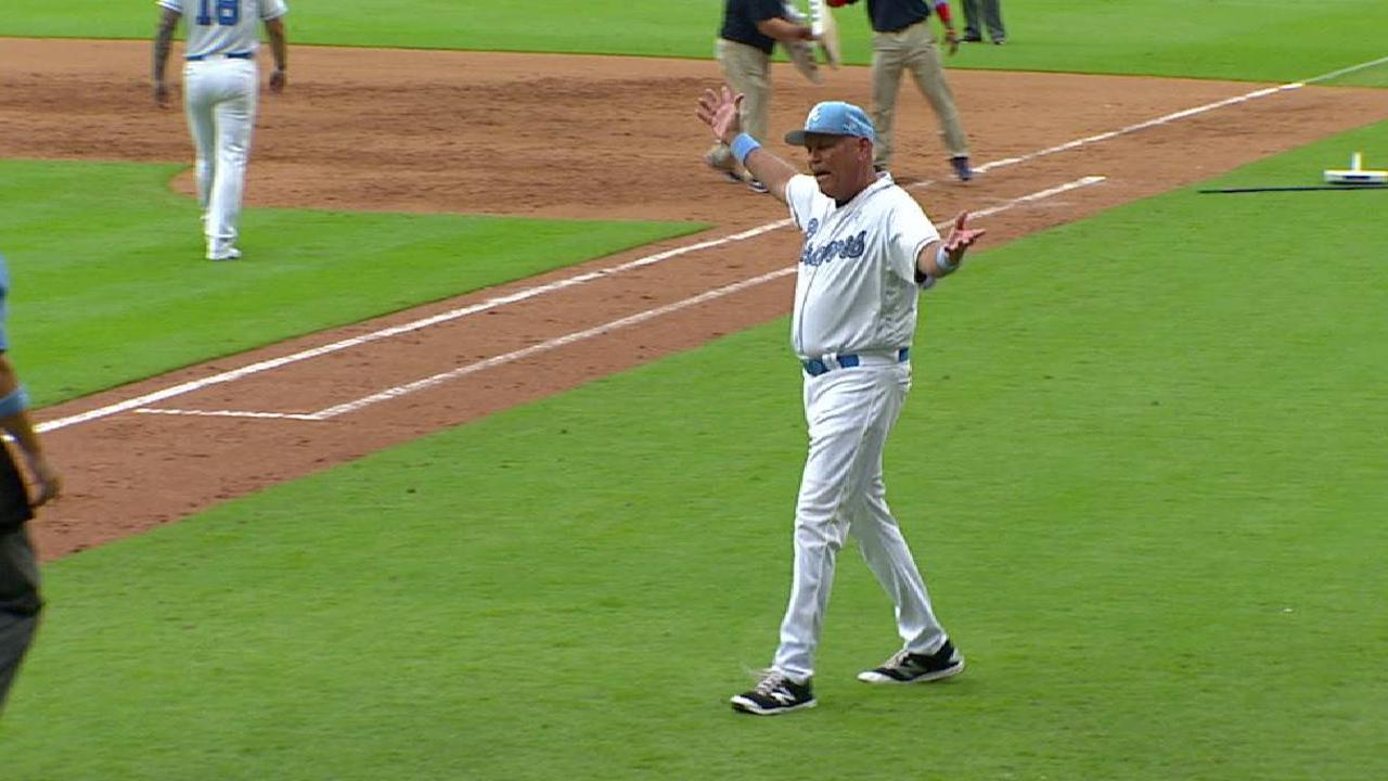 Snitker gets ejected