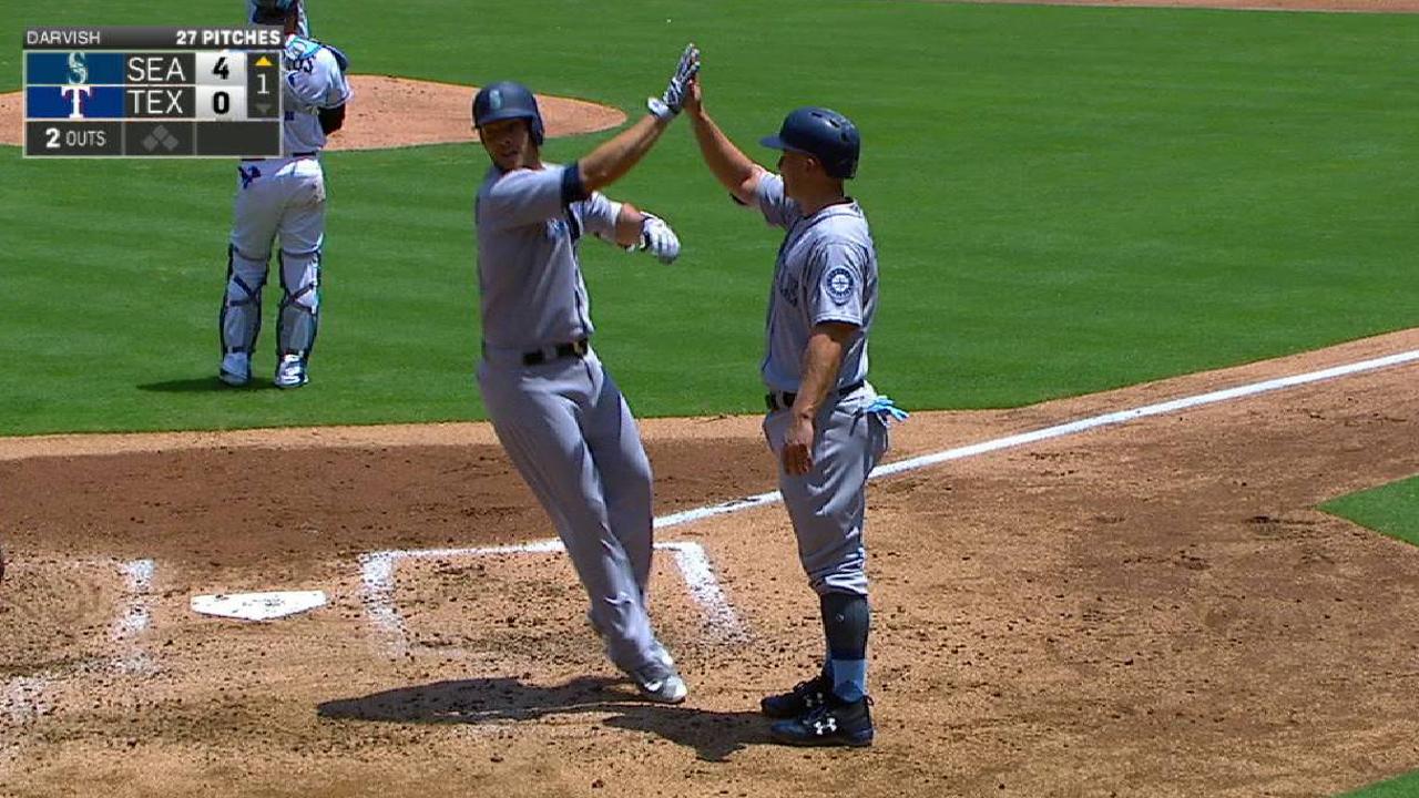 Mariners rock Yu with four-run first frame