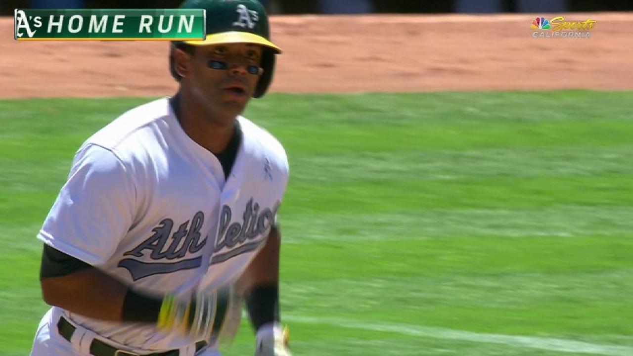 Khris homers as A's sweep 4 from Yanks