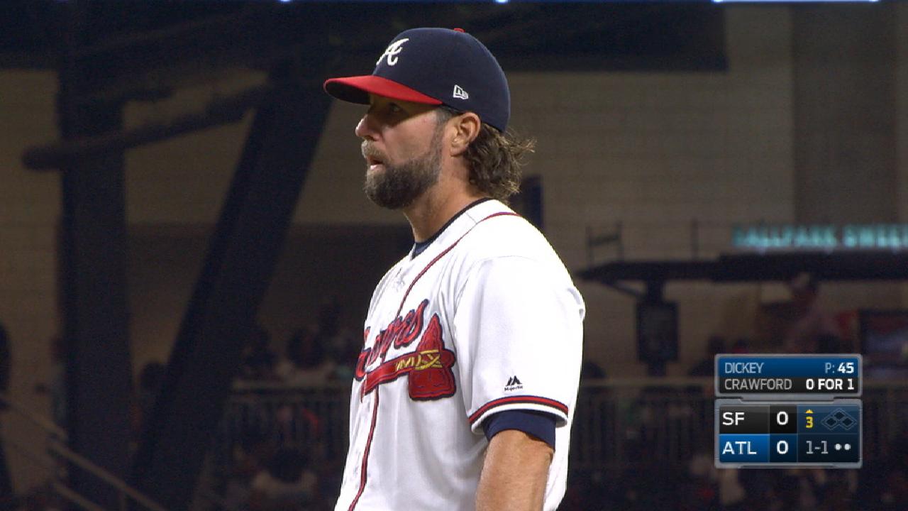 R.A. Dickey lidera la blanqueada de los Bravos ante los Gigantes