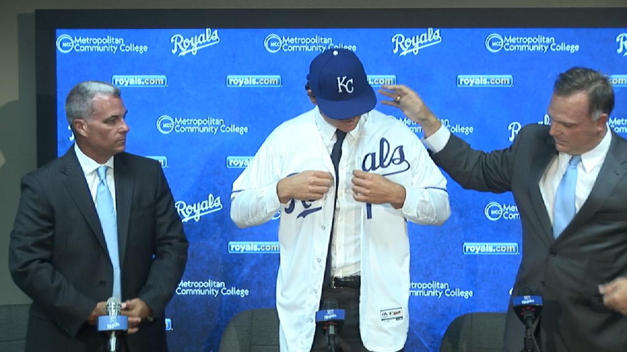 Royals sign first-rounder Pratto