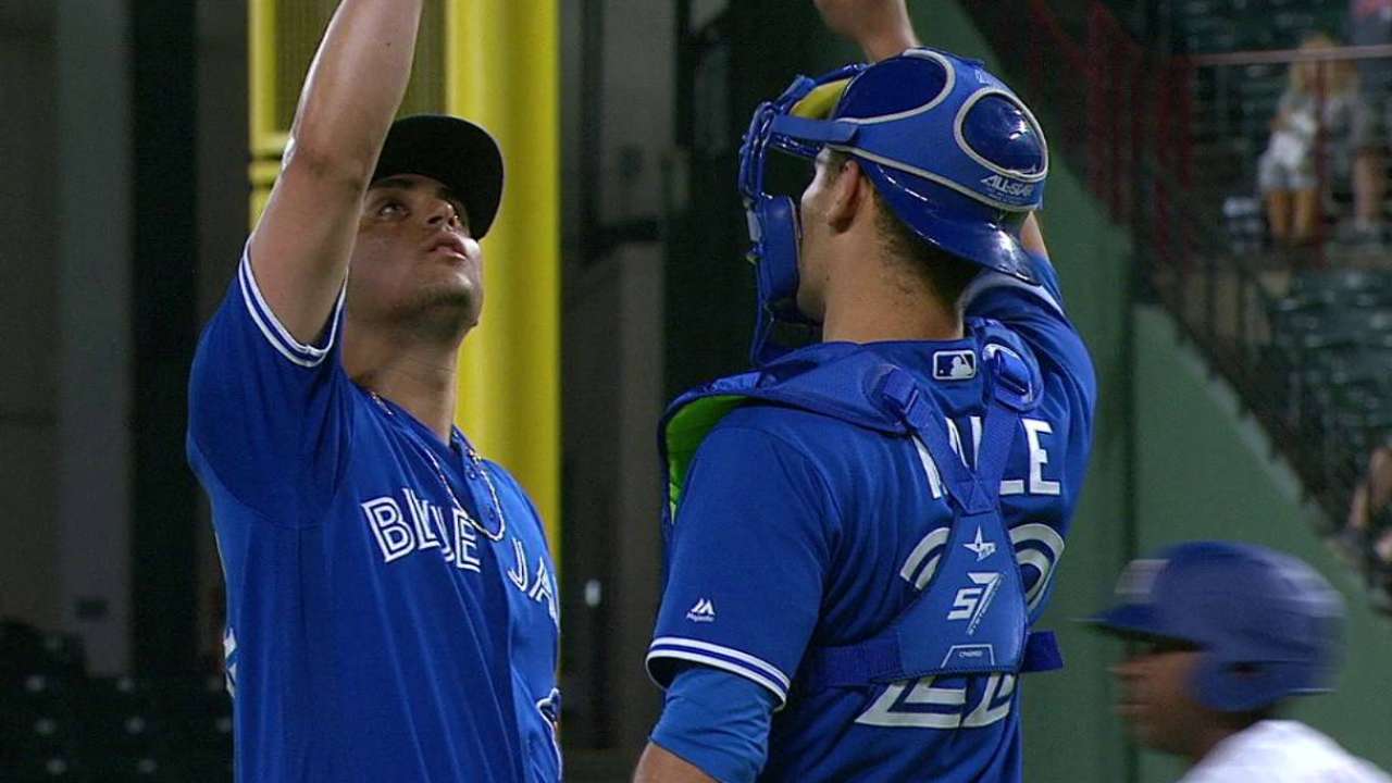 Toronto hunde a Texas con seis carreras en el primer inning