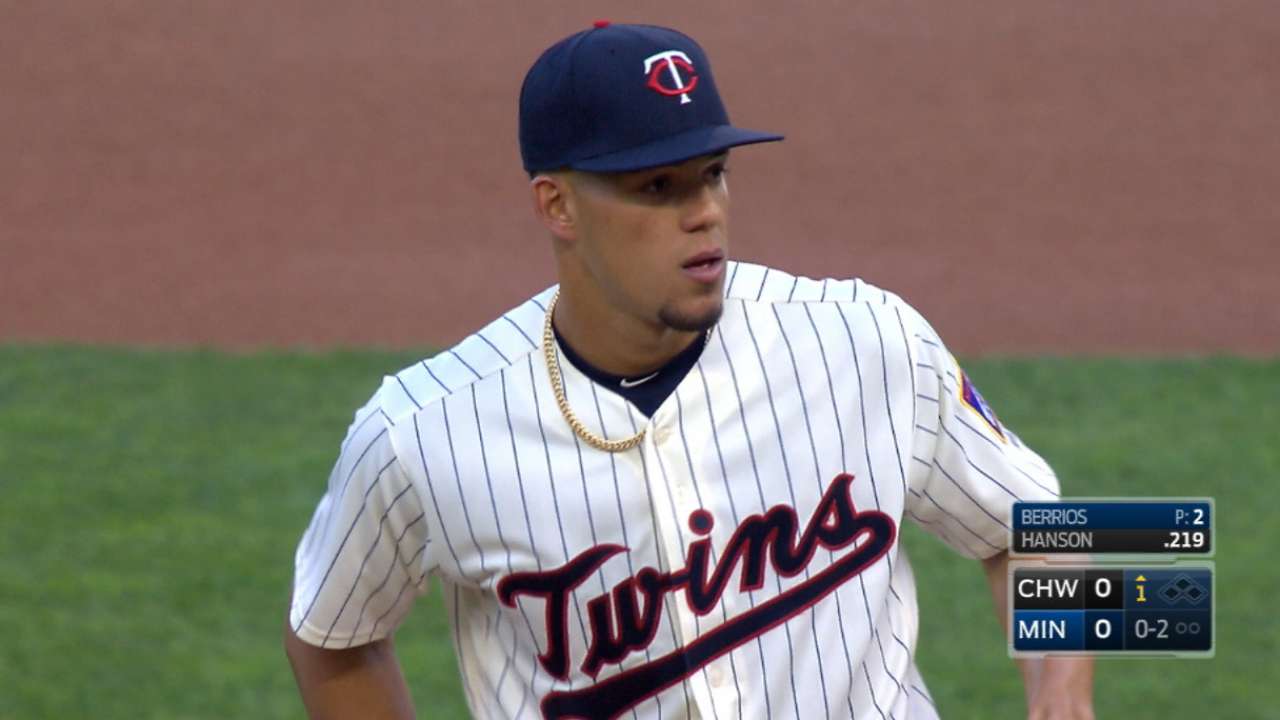 Mellizos triunfan ante White Sox de la mano de Berríos, Sanó