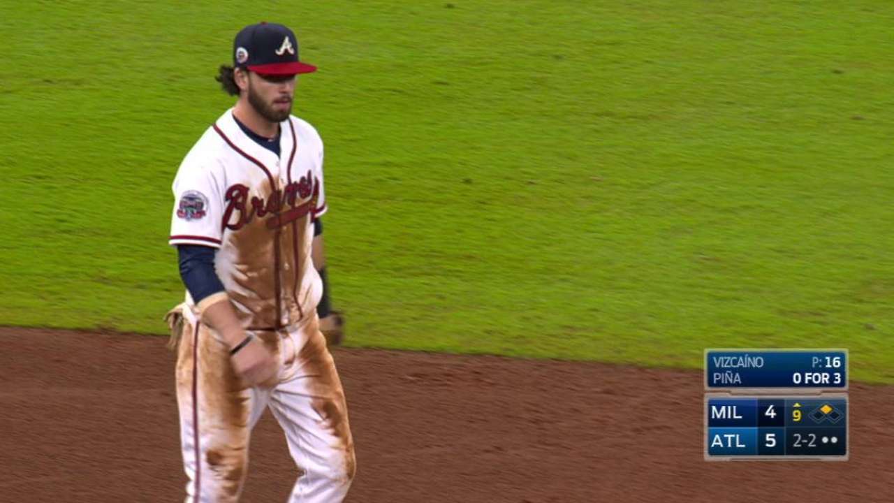 Swanson, Foltynewicz ayudan a Bravos a contener a Cerveceros