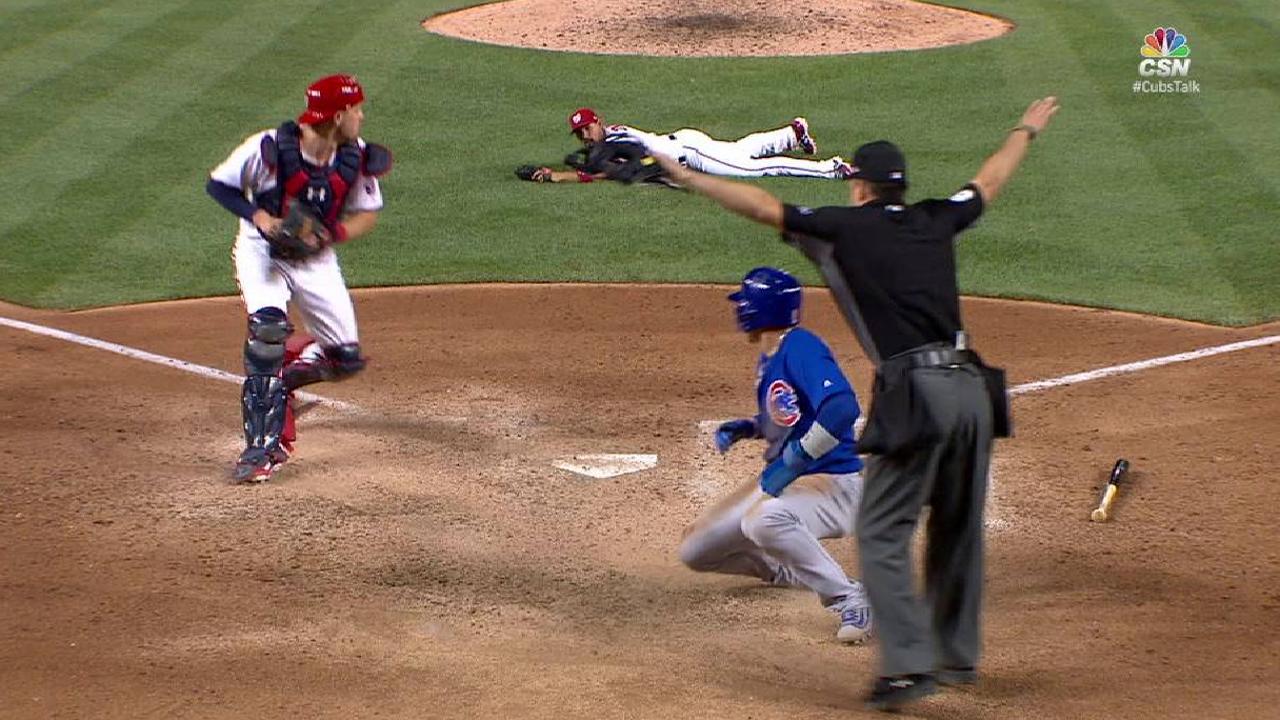 Almora Jr.'s squeeze bunt