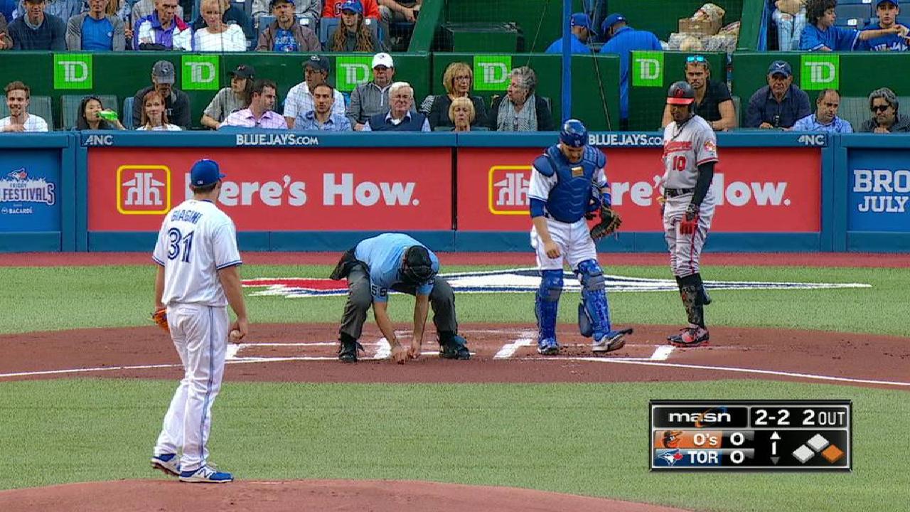 Umpire helps Jones with jewelry