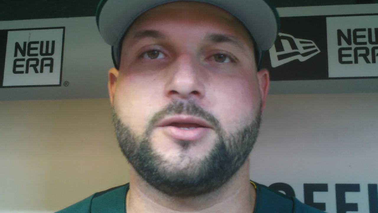 Yonder Alonso disfruta los éxitos y se mantiene firme en su dedicación