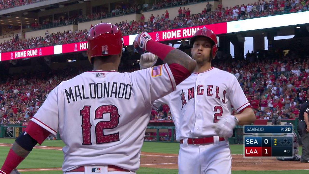 Simmons' monster solo homer