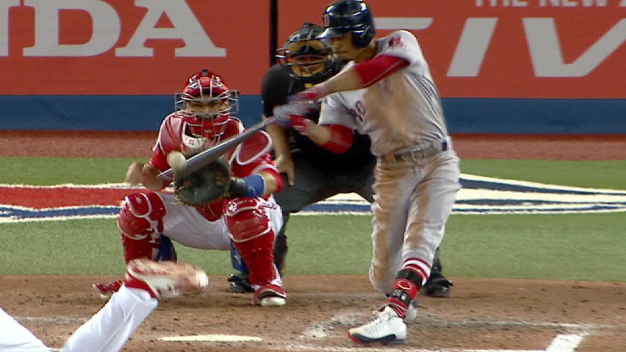 Betts plates 8, keys Boston's sweep in Toronto