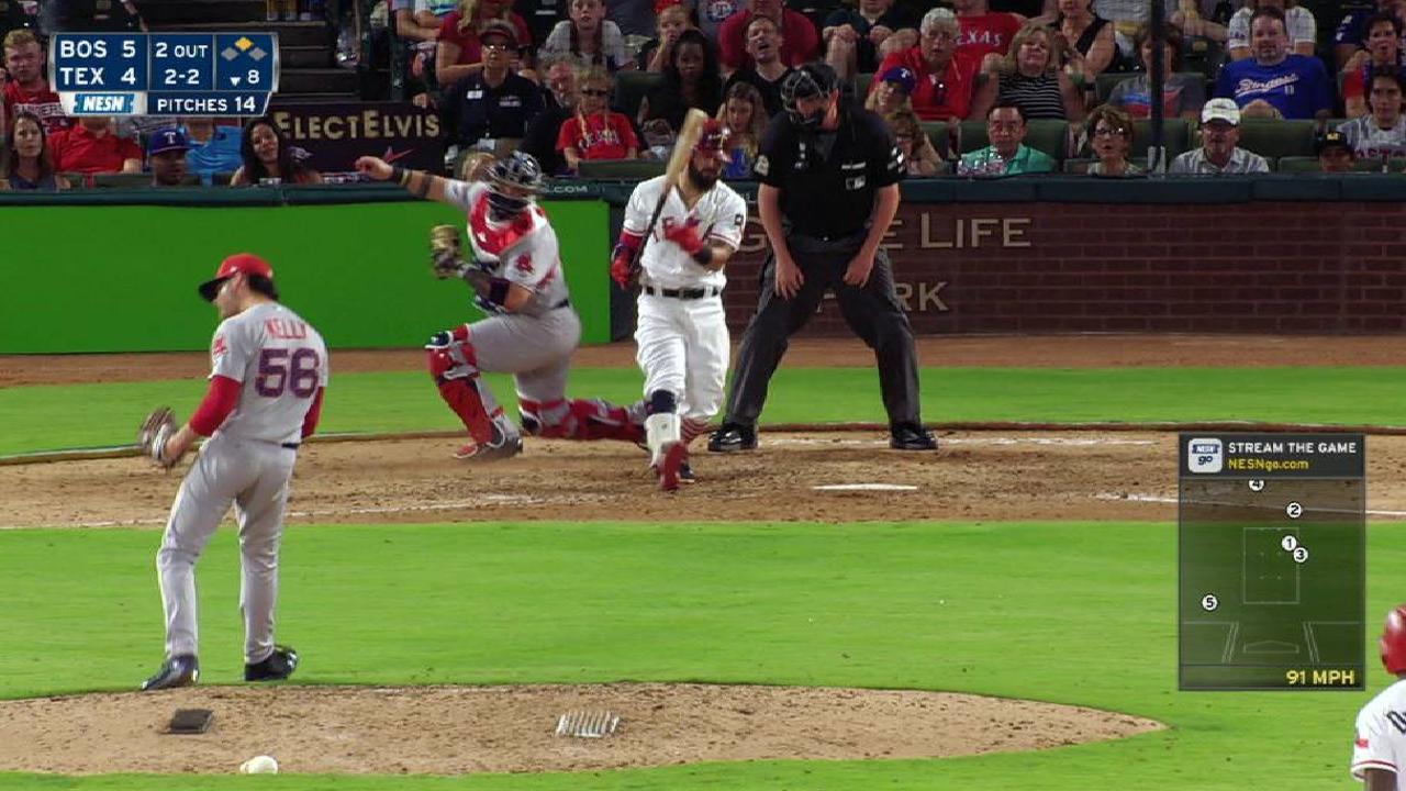 Kelly placed on DL with strained hamstring