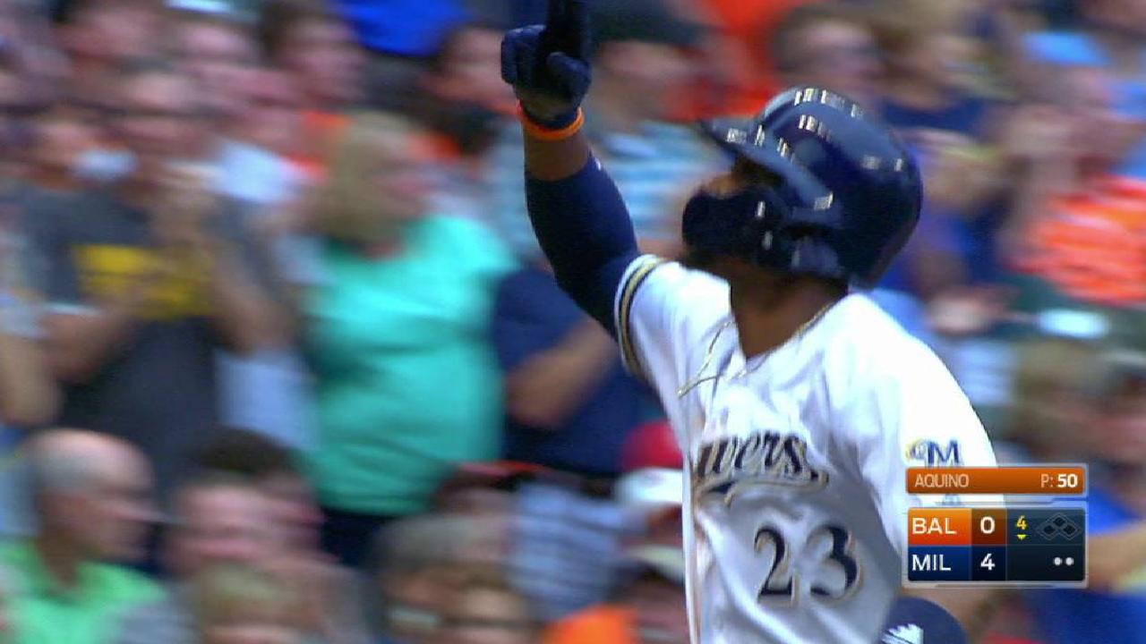 Broxton's two-run homer
