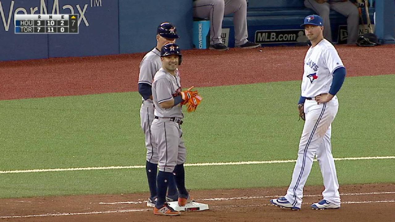 Altuve's second RBI single
