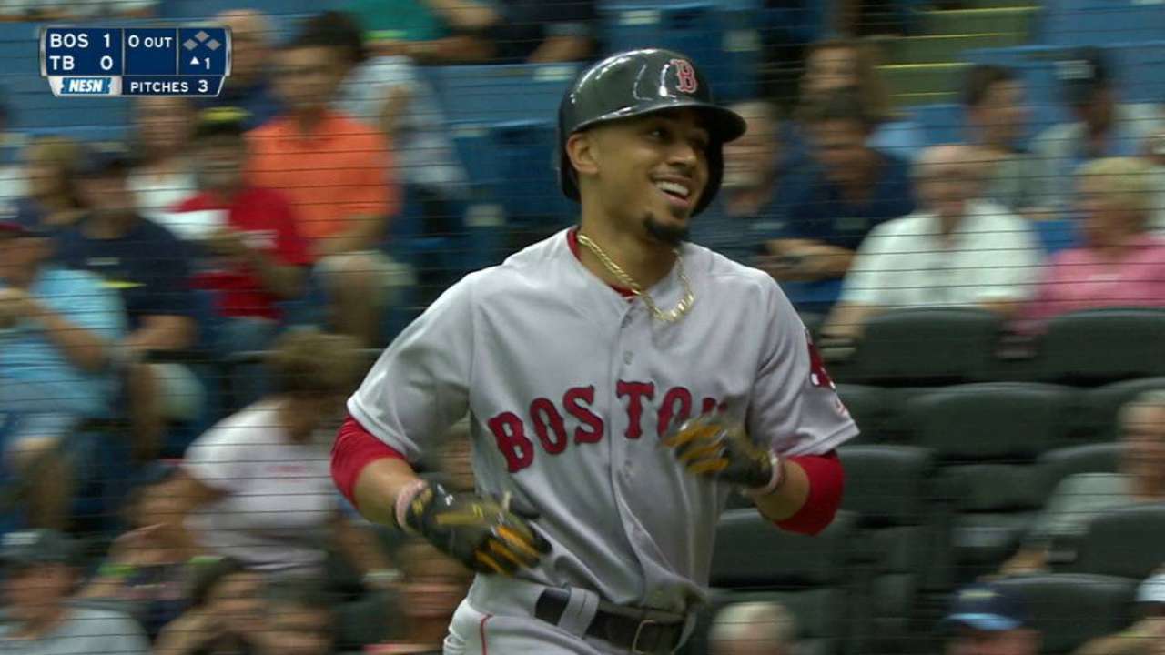 Mookie Betts impuso marca de más HR abriendo un juego por Medias Rojas