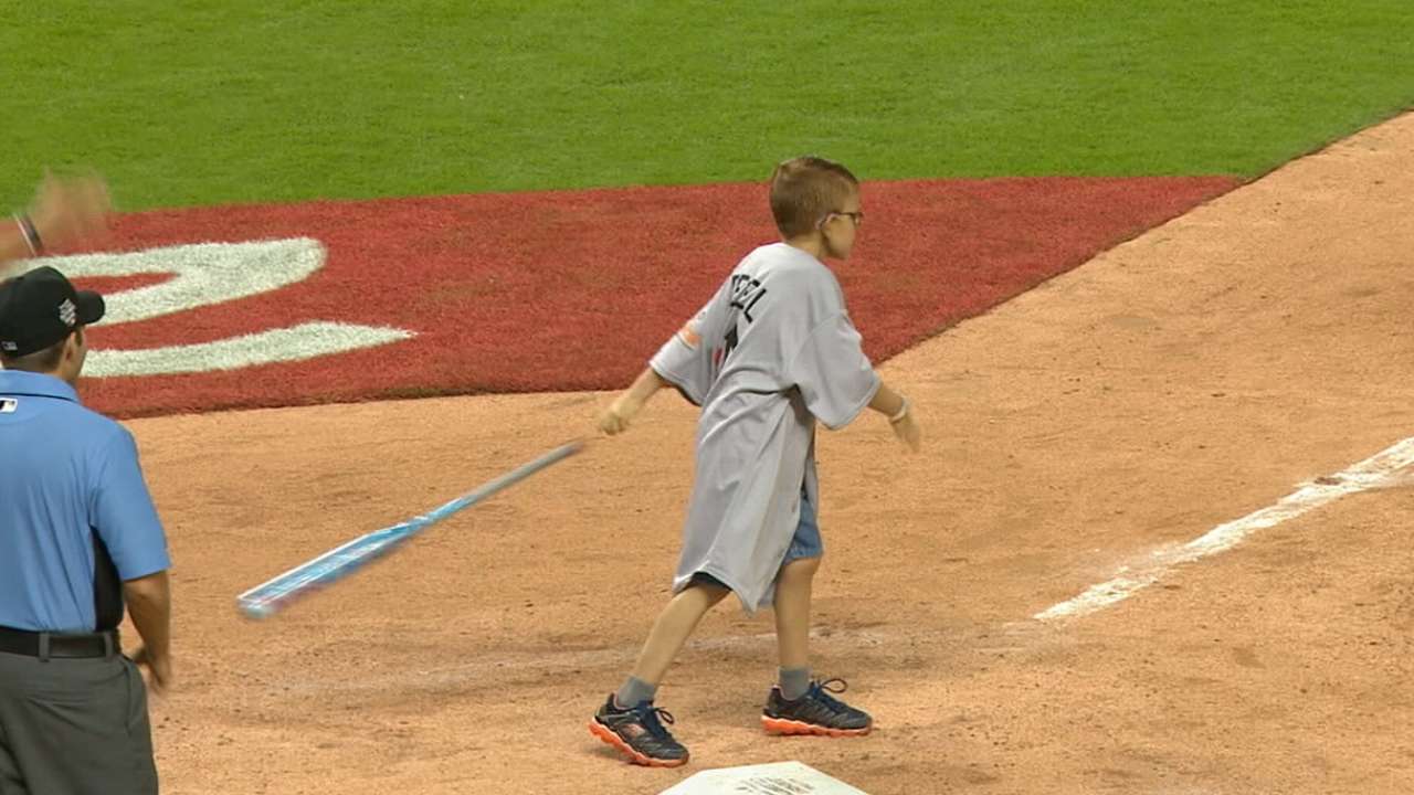 Young SU2C honoree plays ball with celebs