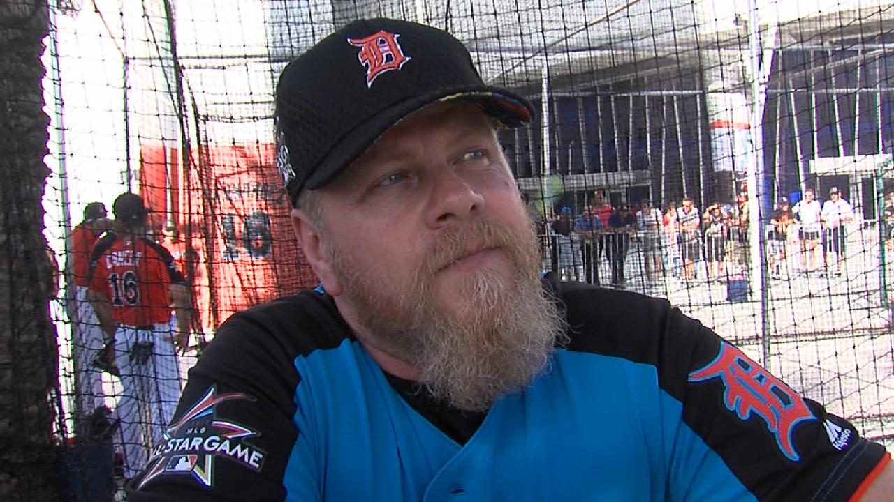 Cudlitz on Celebrity Softball