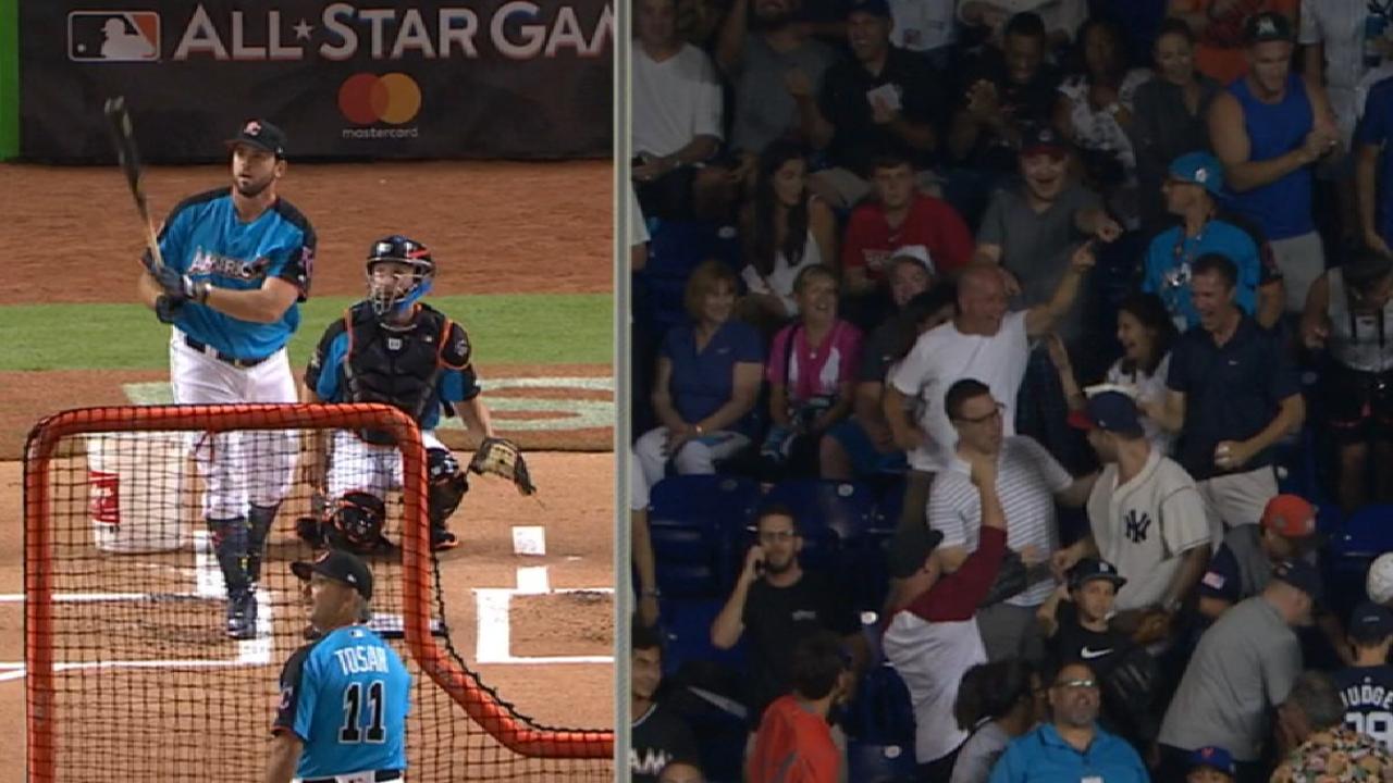 Moustakas' 442-ft. homer