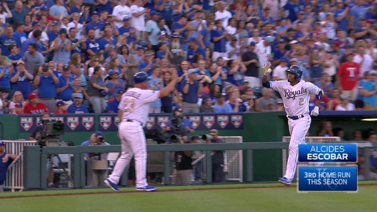 Royals burned late by Rangers' powerful bats
