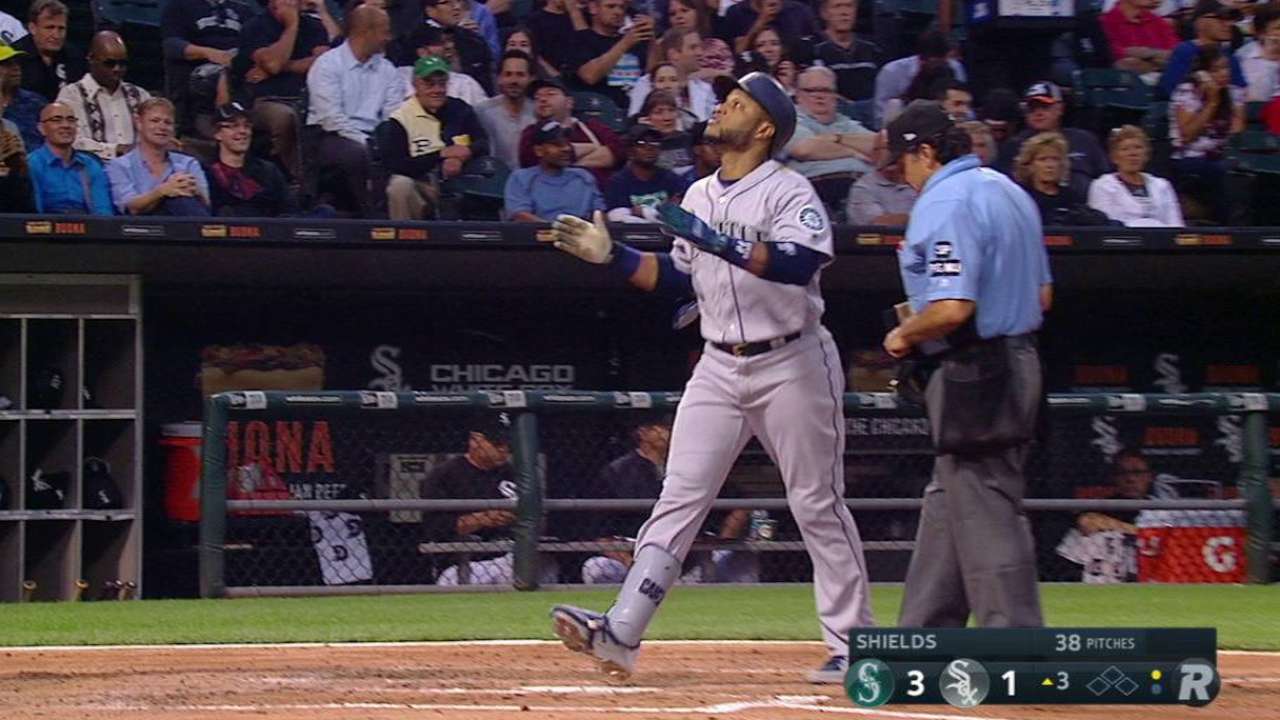Cano's homer backs Paxton on South Side