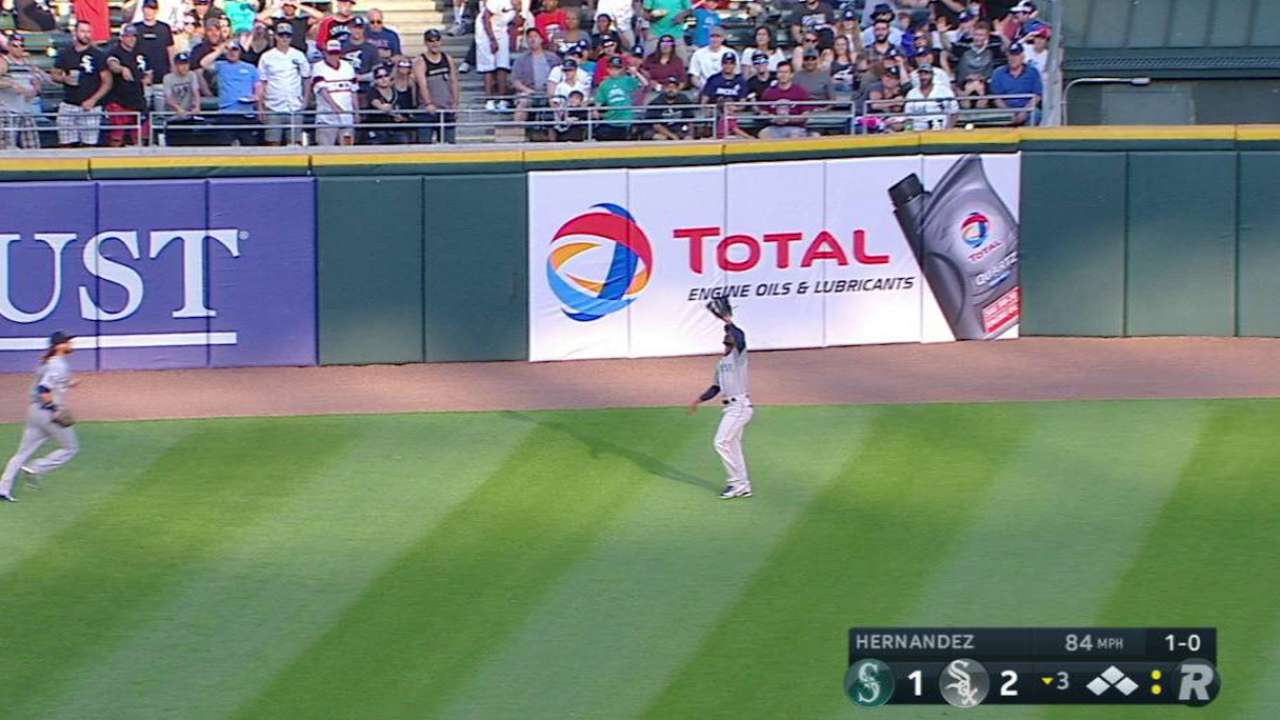 Mariners battle errors, mental mistakes in win