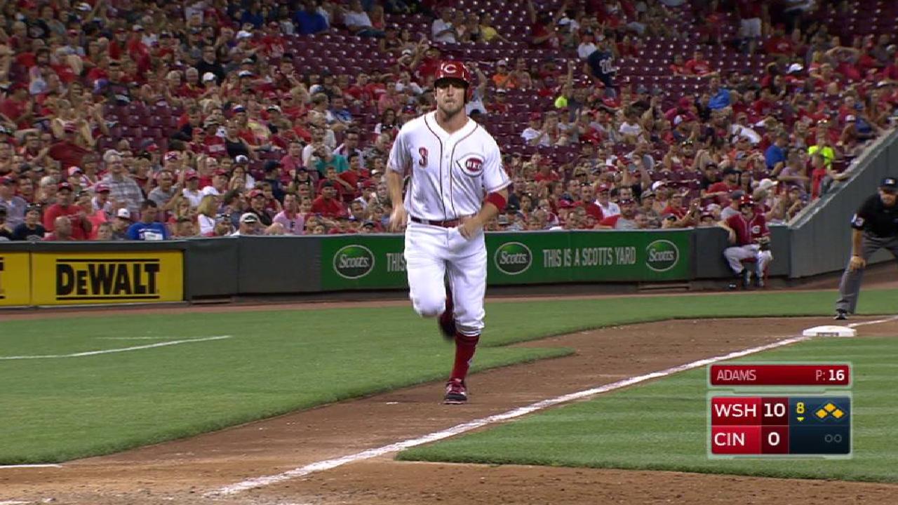 Gennett draws bases-loaded walk