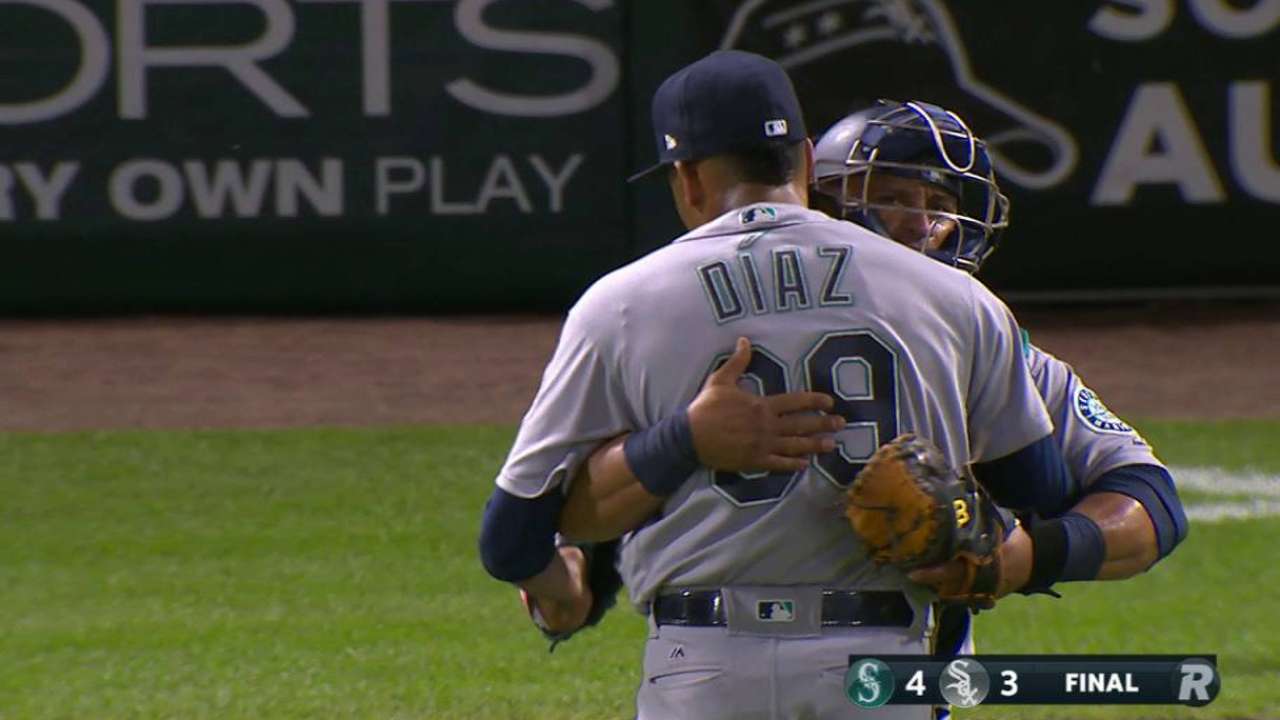 Diaz earns the save