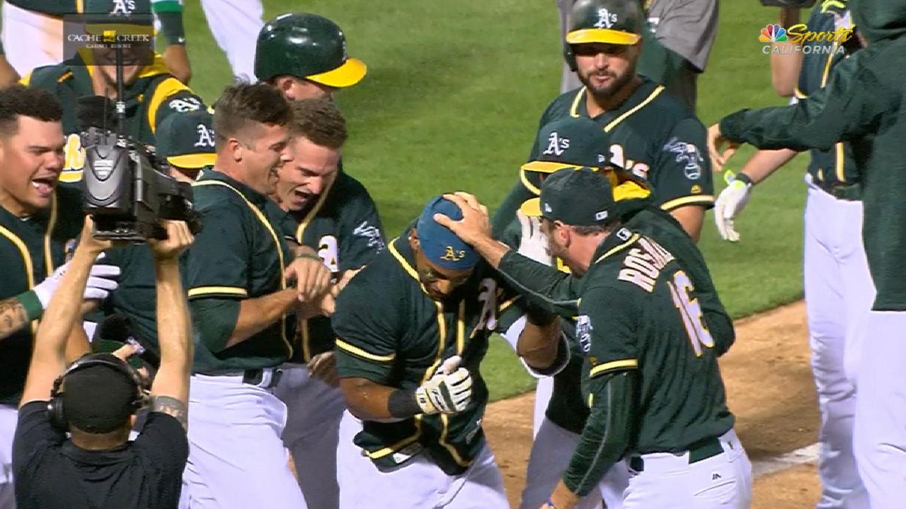 Atléticos dejan tendidos a los Indios con jonrón de Khris Davis