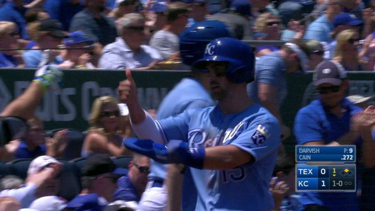 Royals capitalize on wild pitch