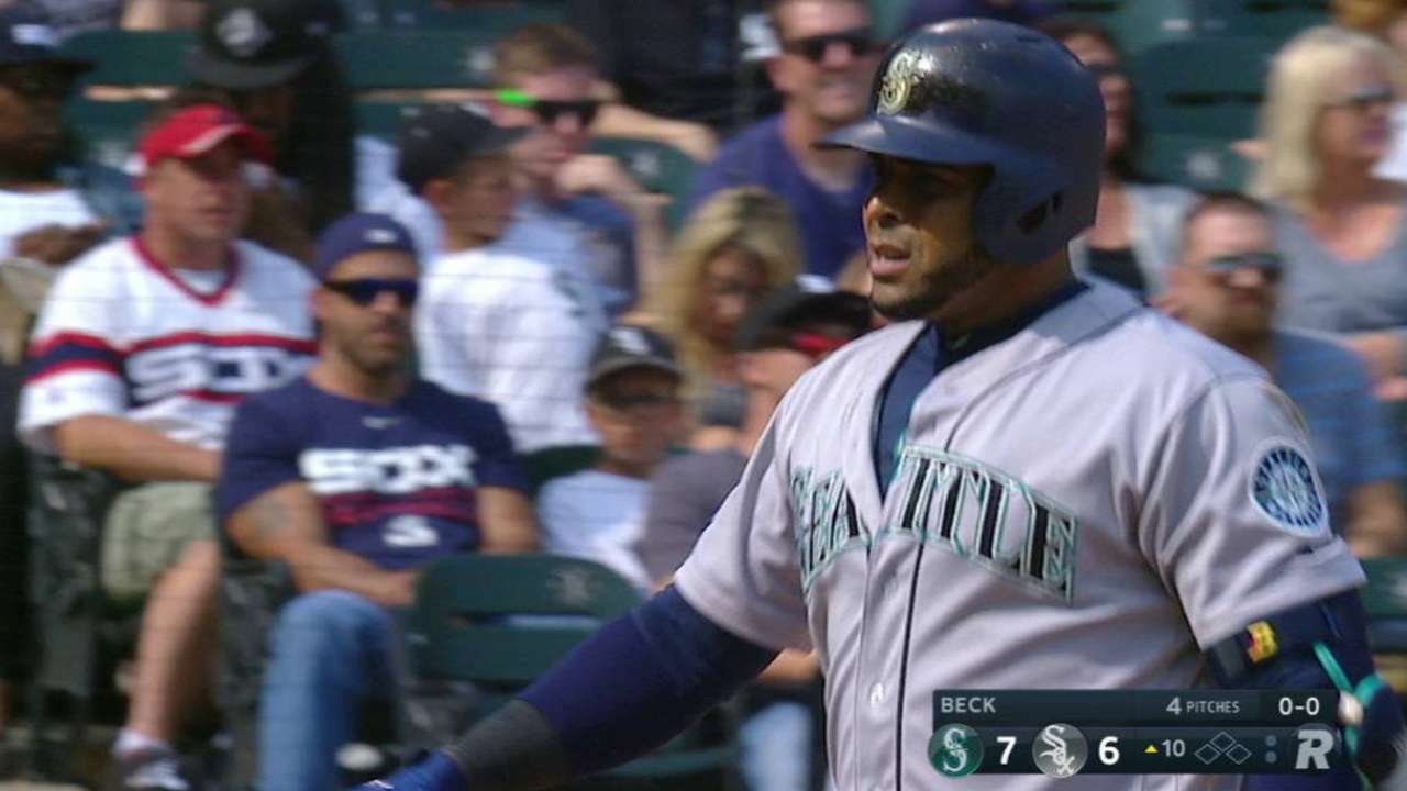 Mariners storm back, finish South Side sweep