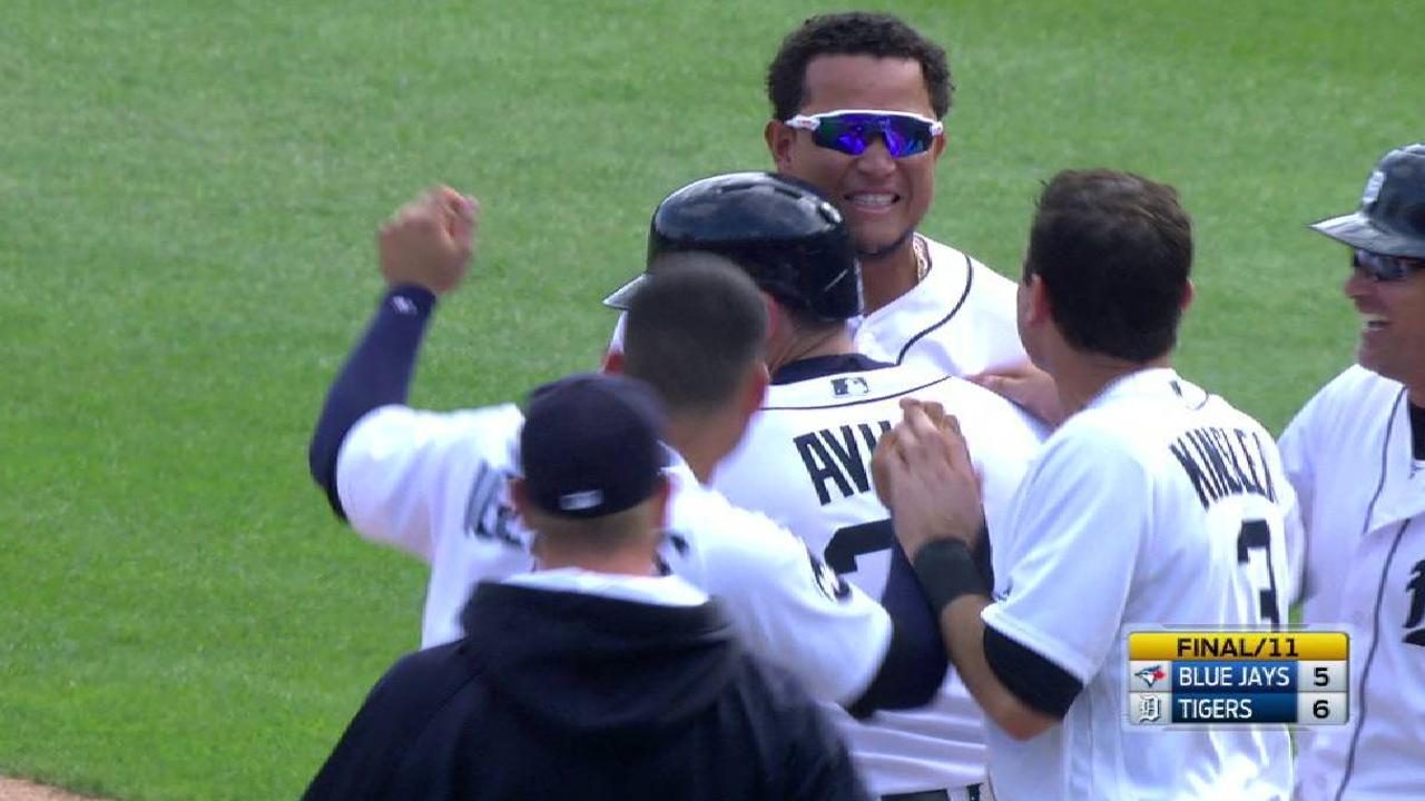 Miggy's bases-loaded walk caps 11-inning win