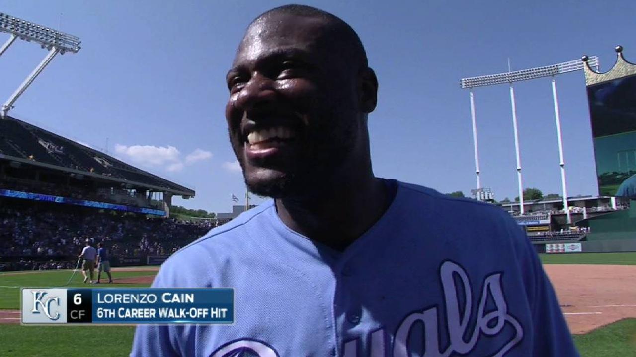 Cain finds friendly sky after all in Royals' win