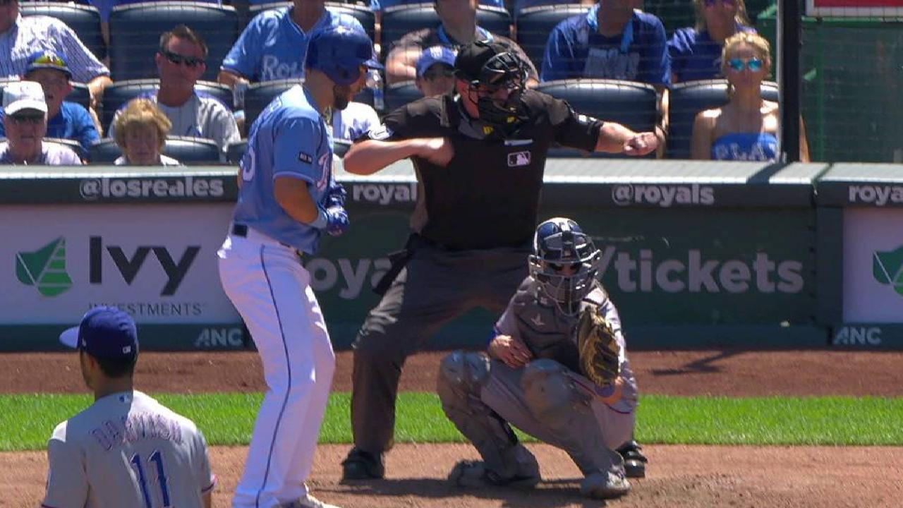 Darvish fans Hosmer