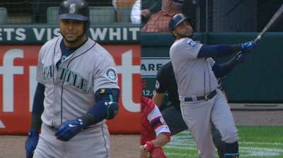 Cruz homers in 10th, sends Mariners over White Sox 7-6