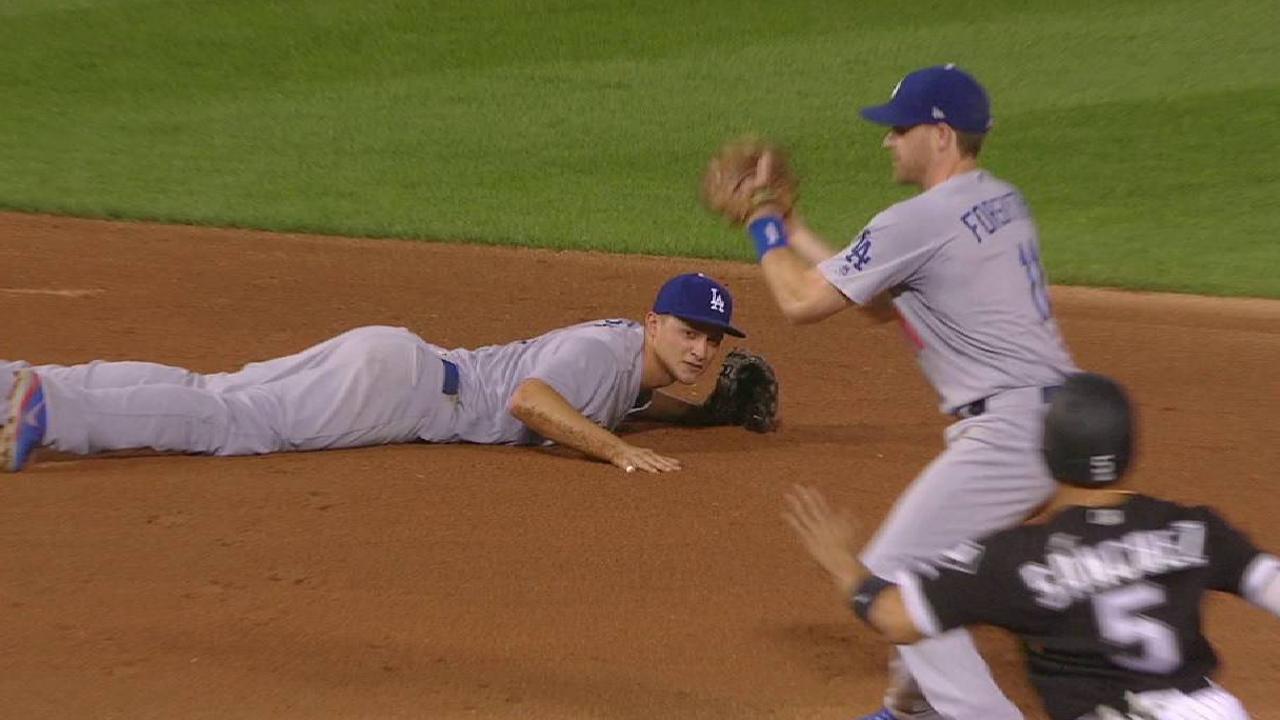 Seager starts smooth double play