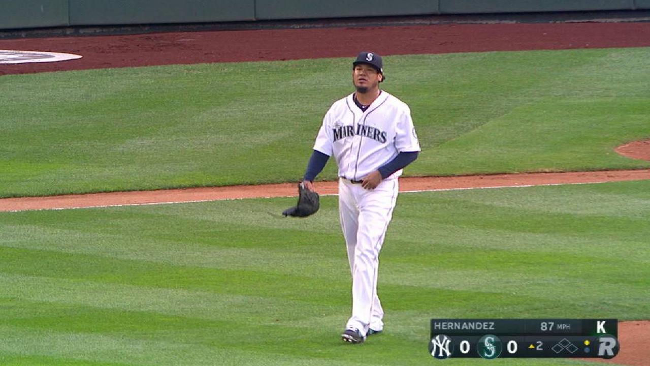Felix throws bullpen session, builds up strength
