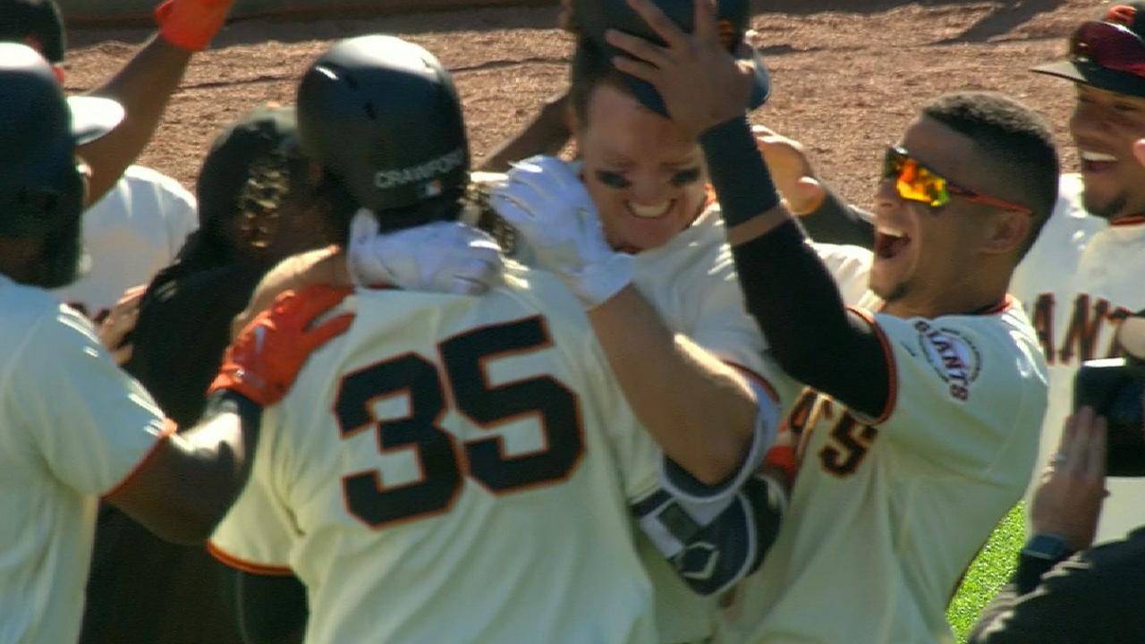 Giants walk off in 12th on Hundley's single