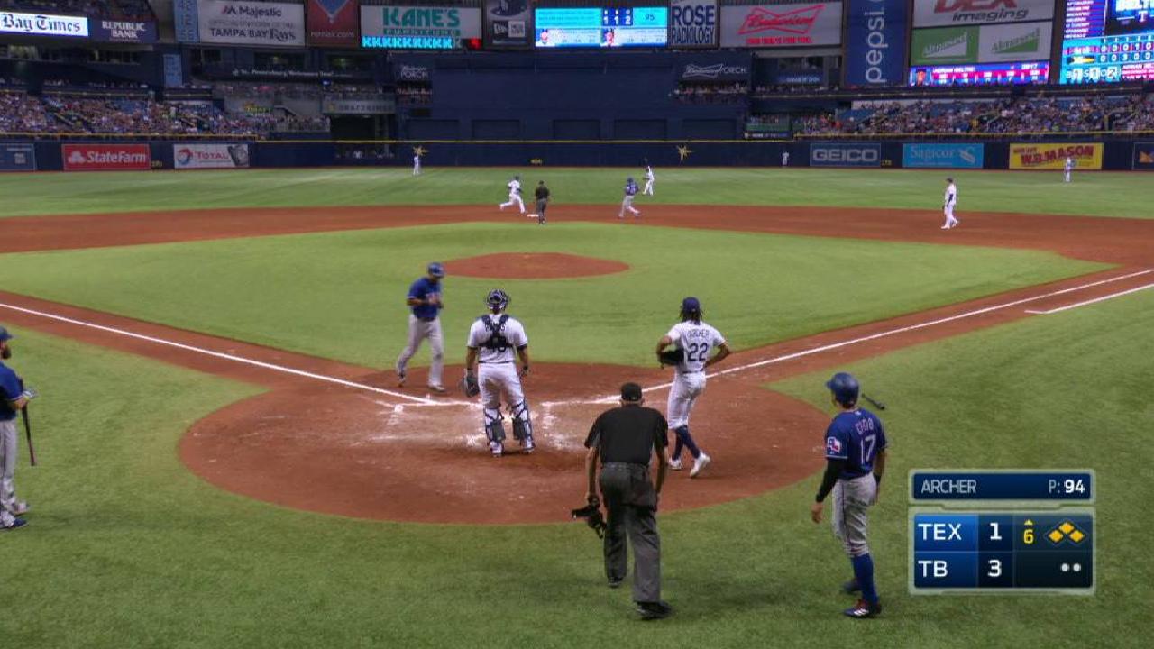 Rangers aprovechan pifias en la 6ta y superan a Rays