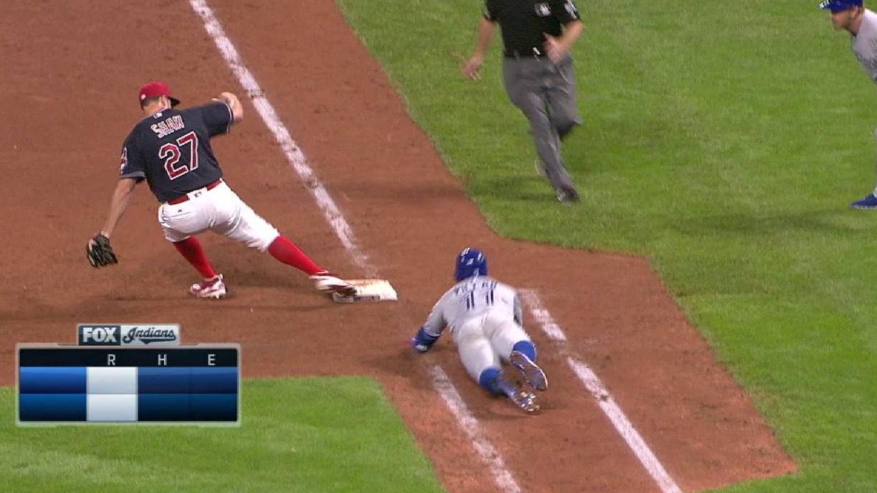 Shaw escapes a jam in the 10th