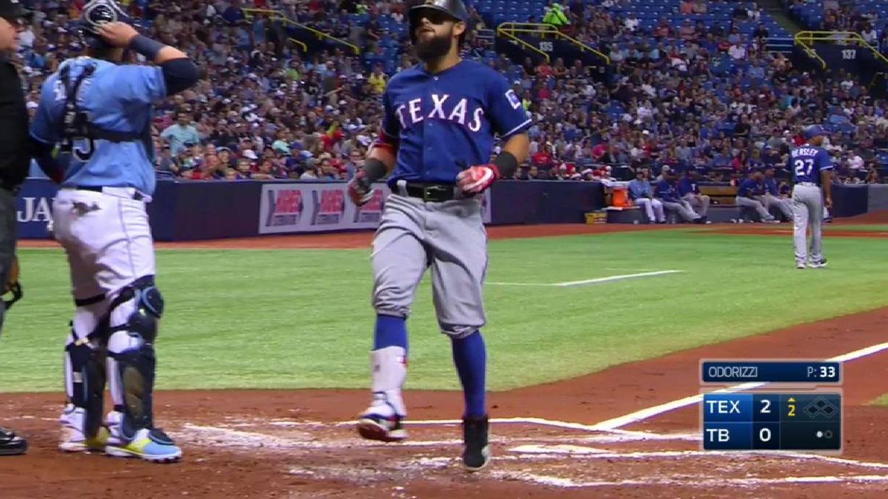 Rangers barren a Rays detrás de dos jonrones de Odor