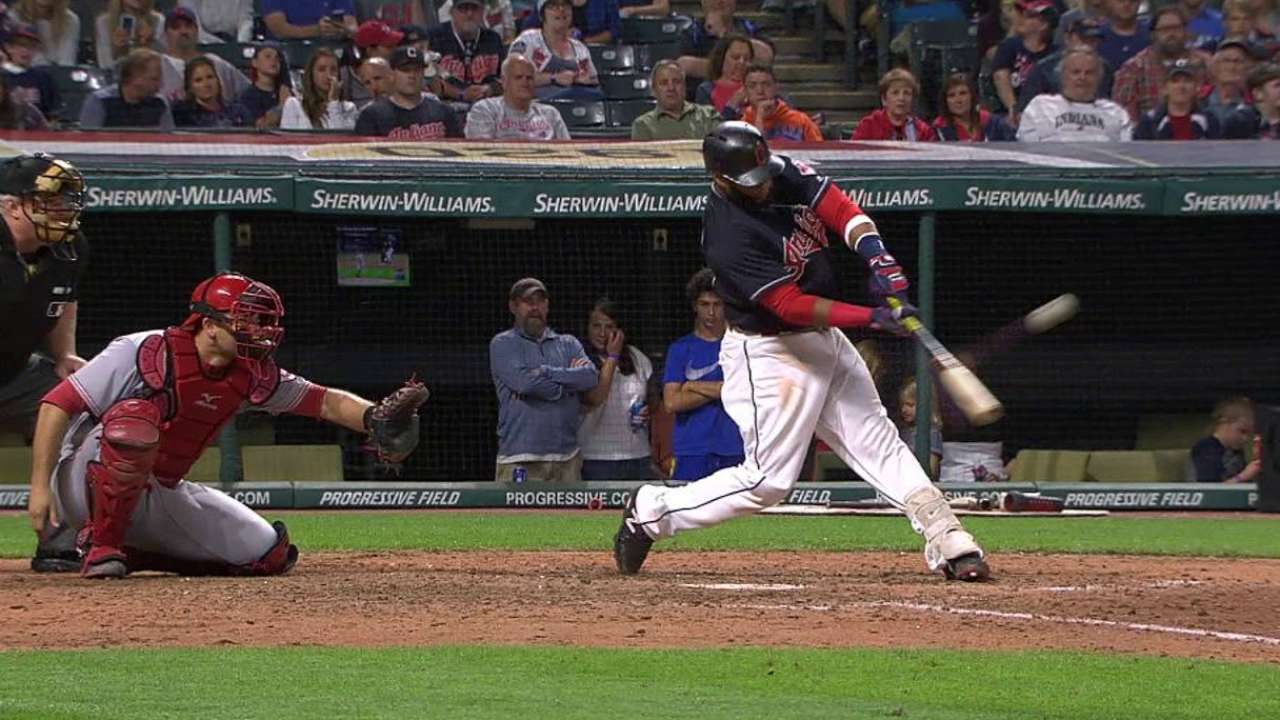 Con dos jonrones de Santana, Indios se imponen a Rojos