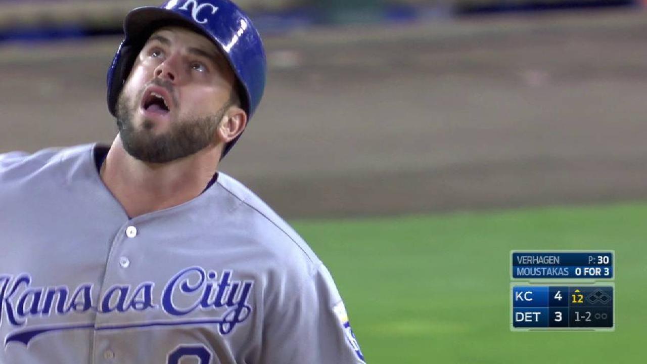 Moustakas goes back-to-back