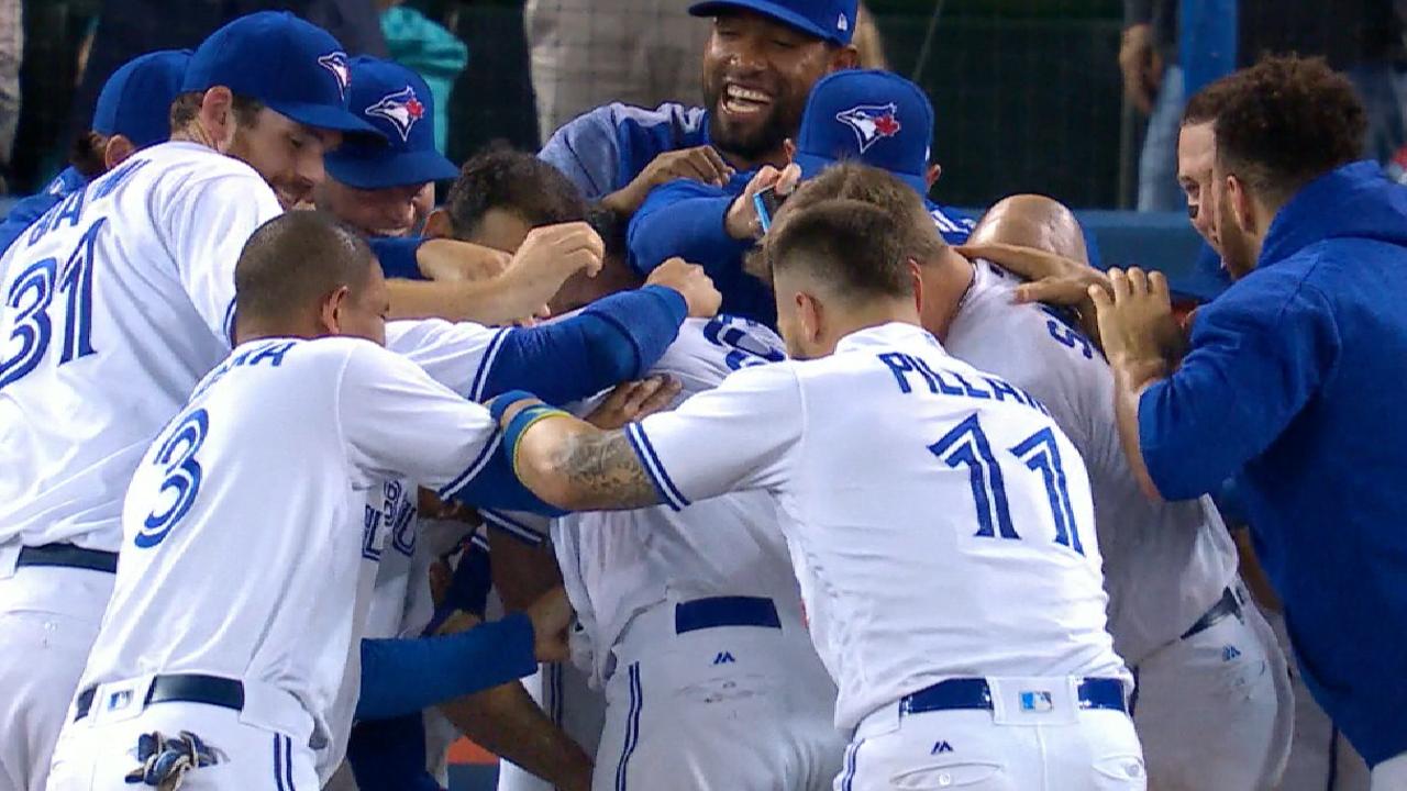 Azulejos vencieron a Atléticos con HR de oro de Morales en la 9na