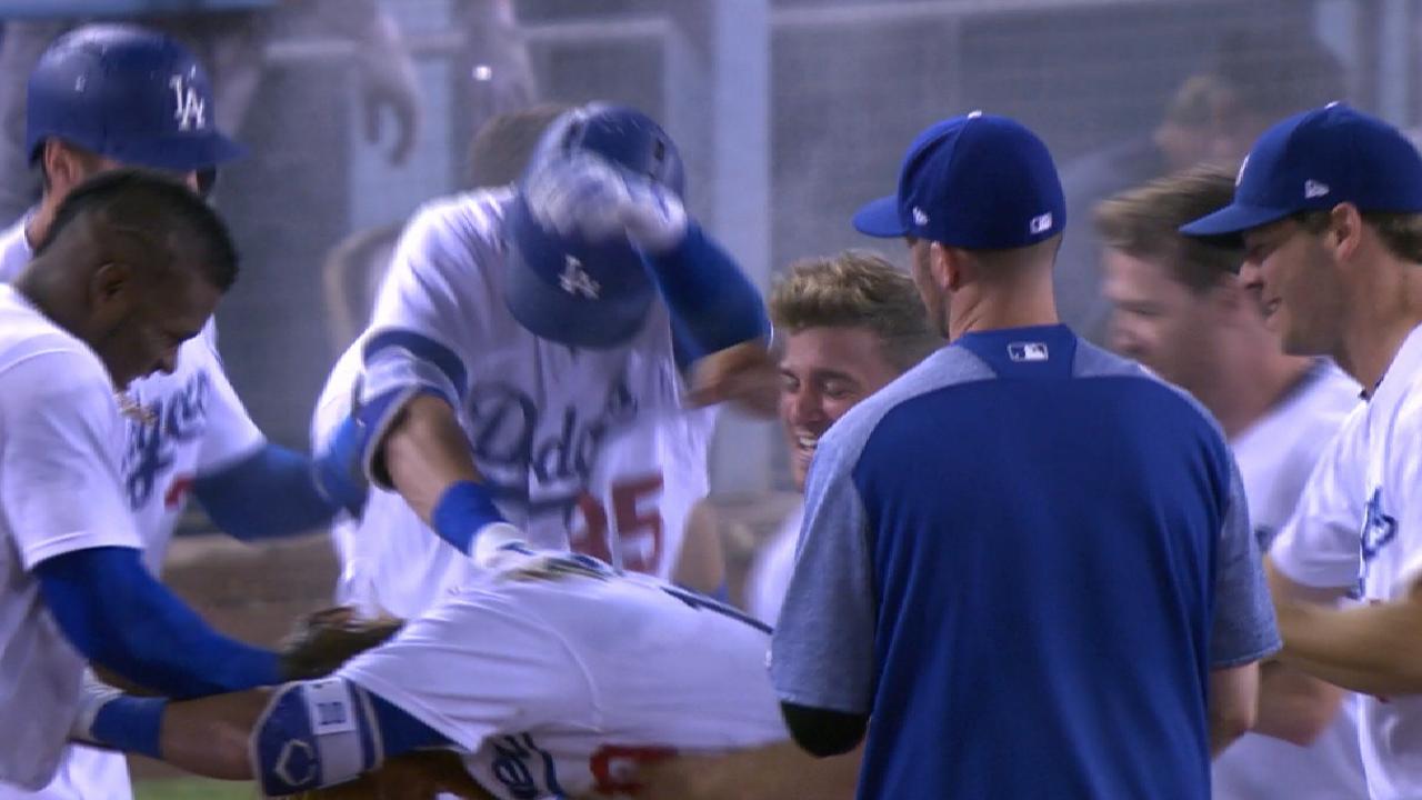 Walk-off wonders: Dodgers rally to stun Twins