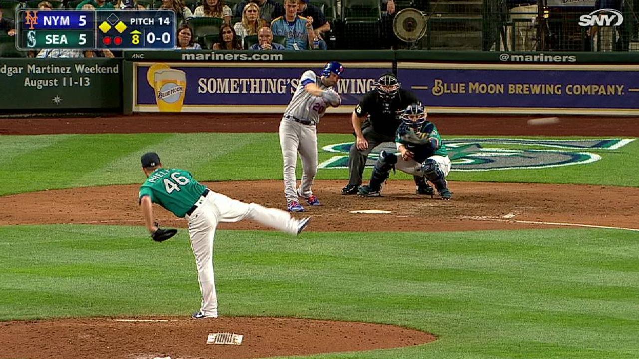 Walker's go-ahead RBI base knock