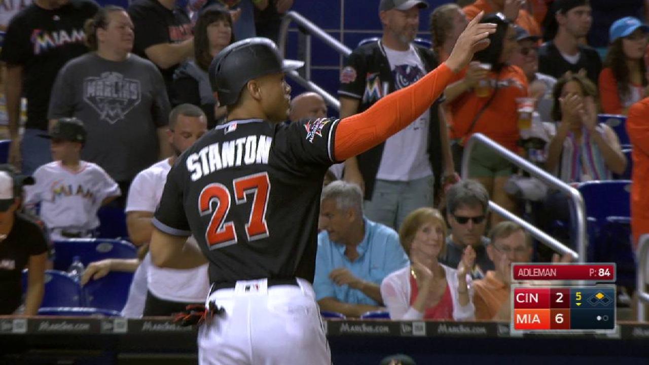 Bates de Marlins respaldan la labor de Conley ante Rojos
