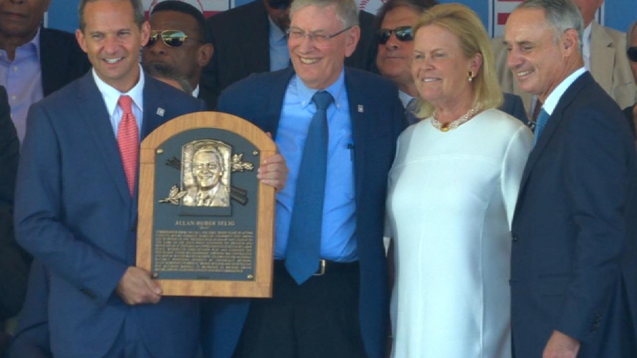 Manfred talks Selig, Deadline in Milwaukee